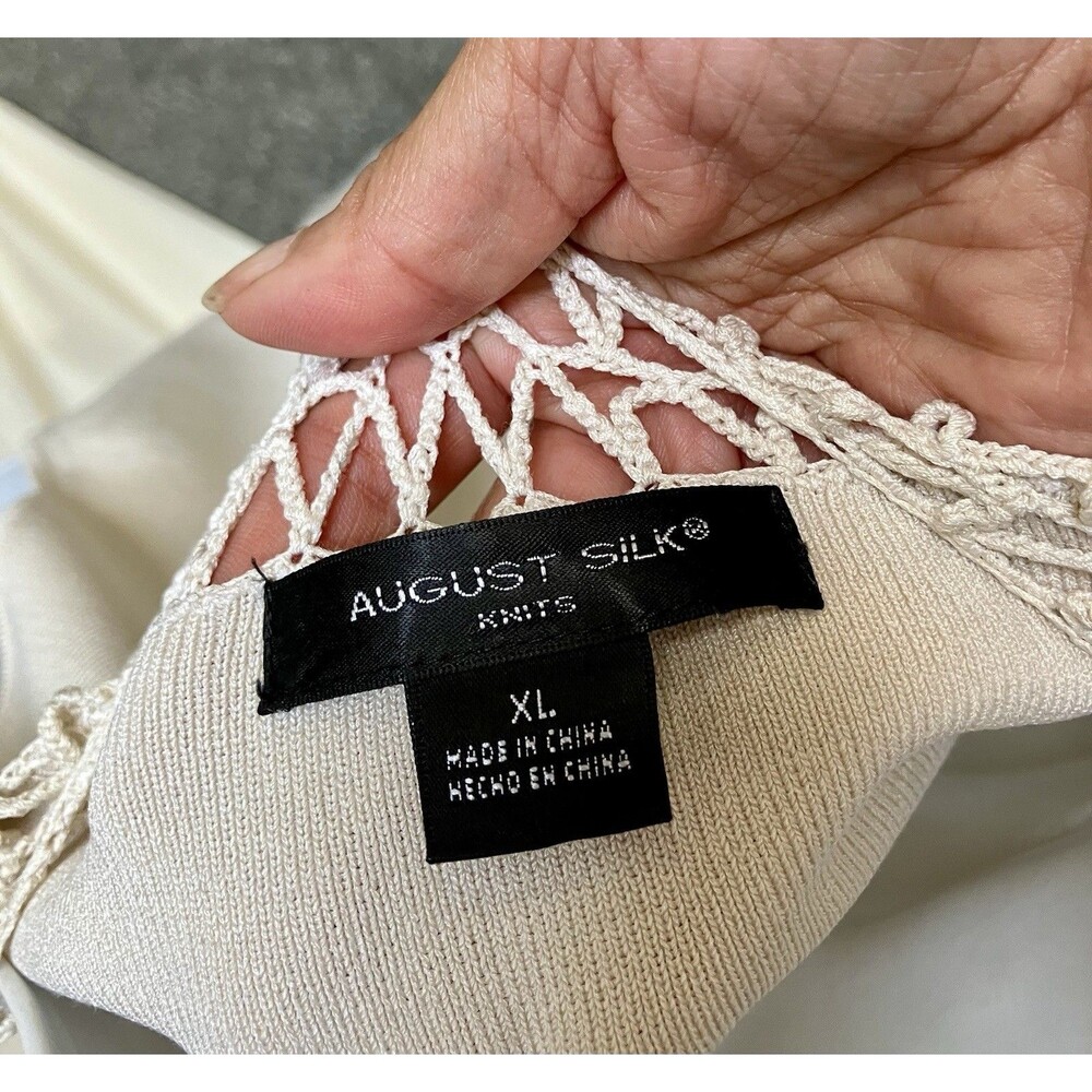 Women’s August Silk Sz M Beige Sleeveless Crochet Trim Pullover Knit Sweater - Picture 4 of 5